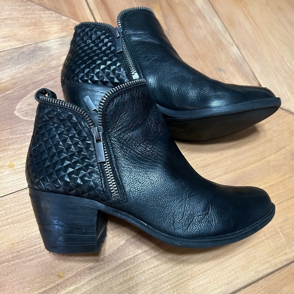 Lucky Brand Black Ankle Boots - Picture 3 of 9